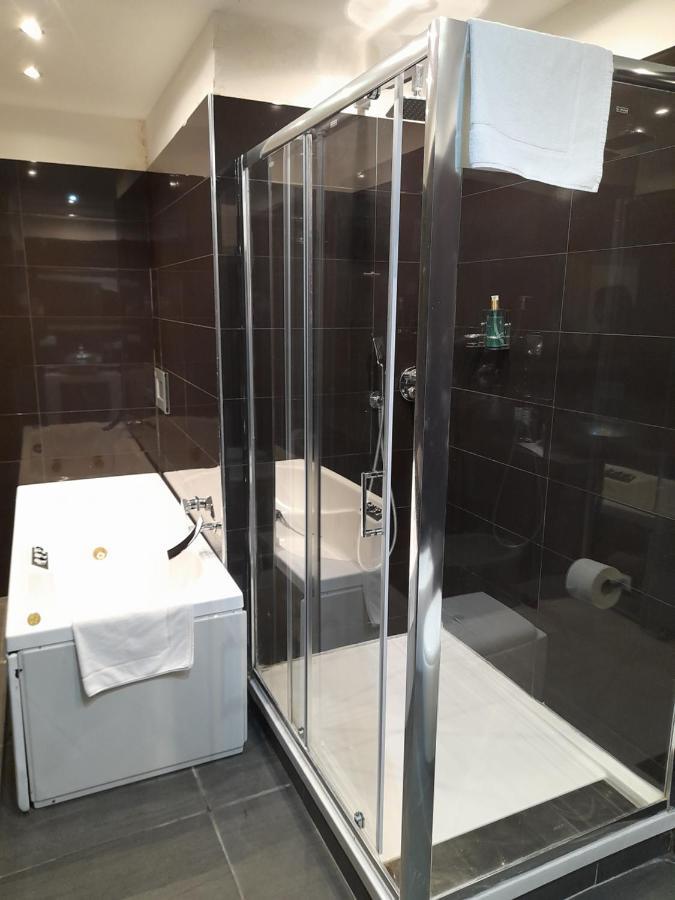 Mayfair Lifestyle Suites By Babylon Stay Napels Buitenkant foto