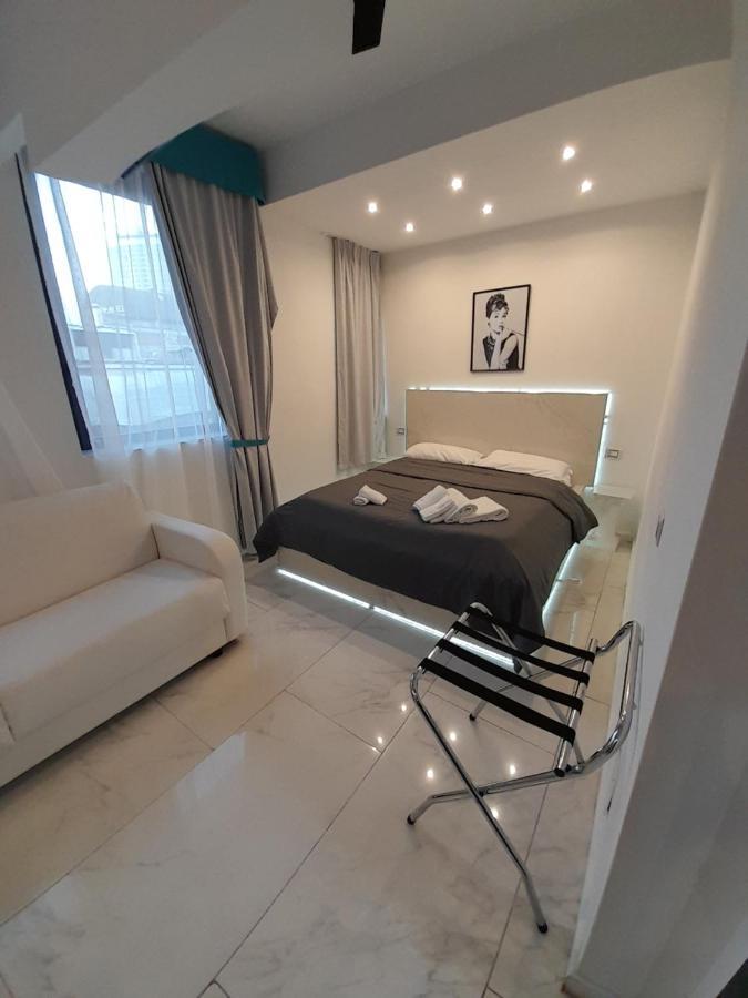 Mayfair Lifestyle Suites By Babylon Stay Napels Buitenkant foto