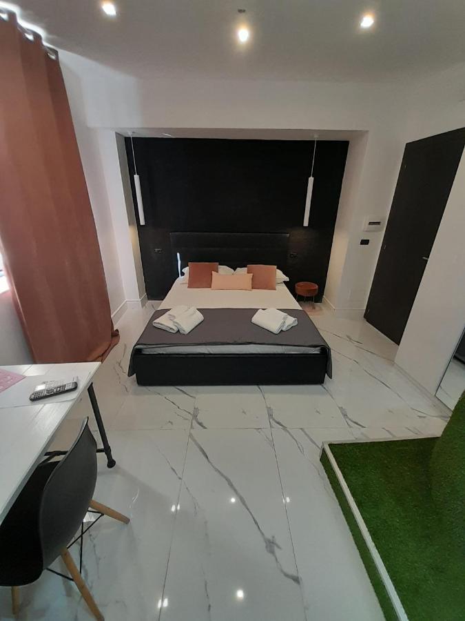 Mayfair Lifestyle Suites By Babylon Stay Napels Buitenkant foto