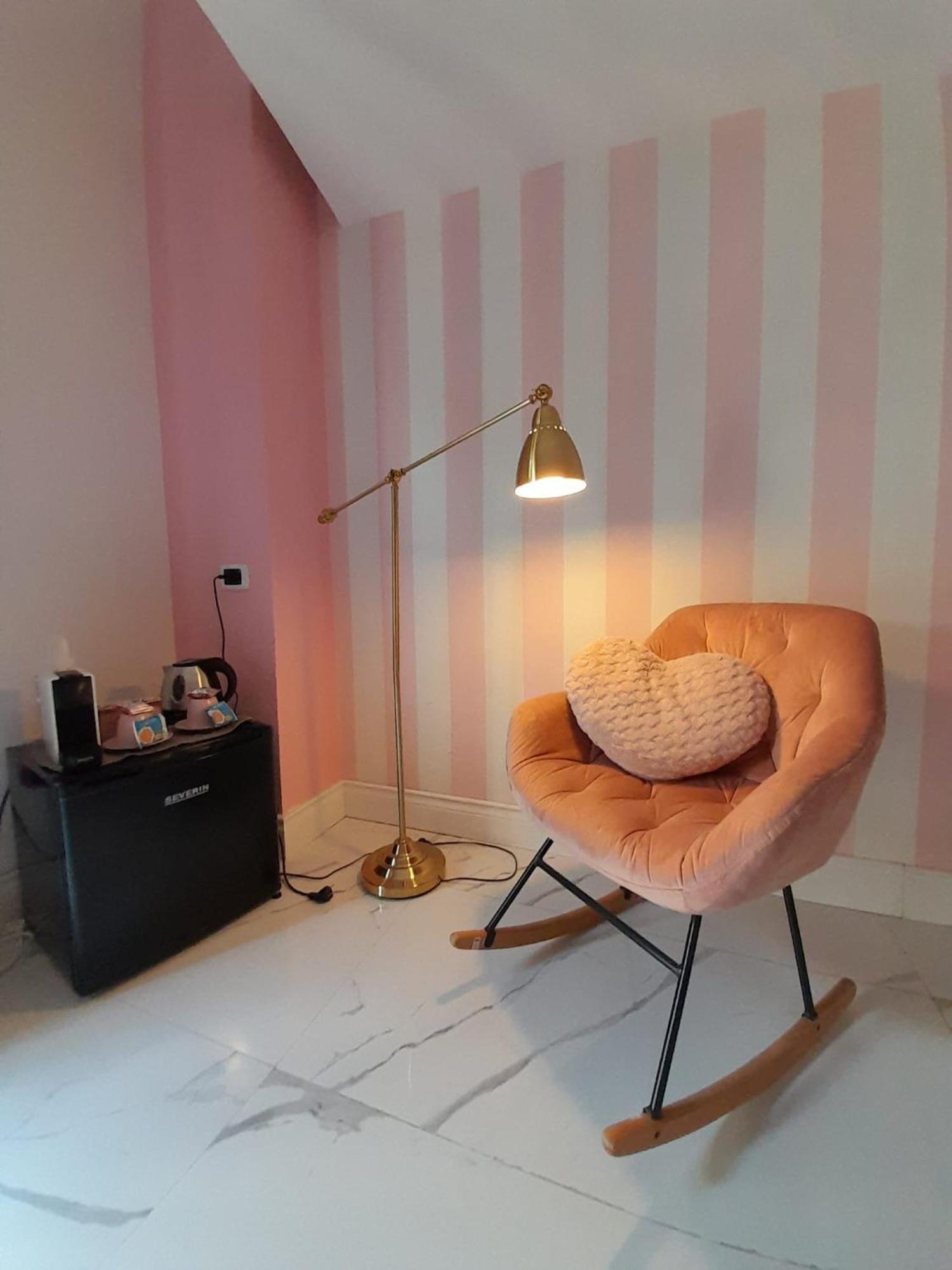 Mayfair Lifestyle Suites By Babylon Stay Napels Buitenkant foto