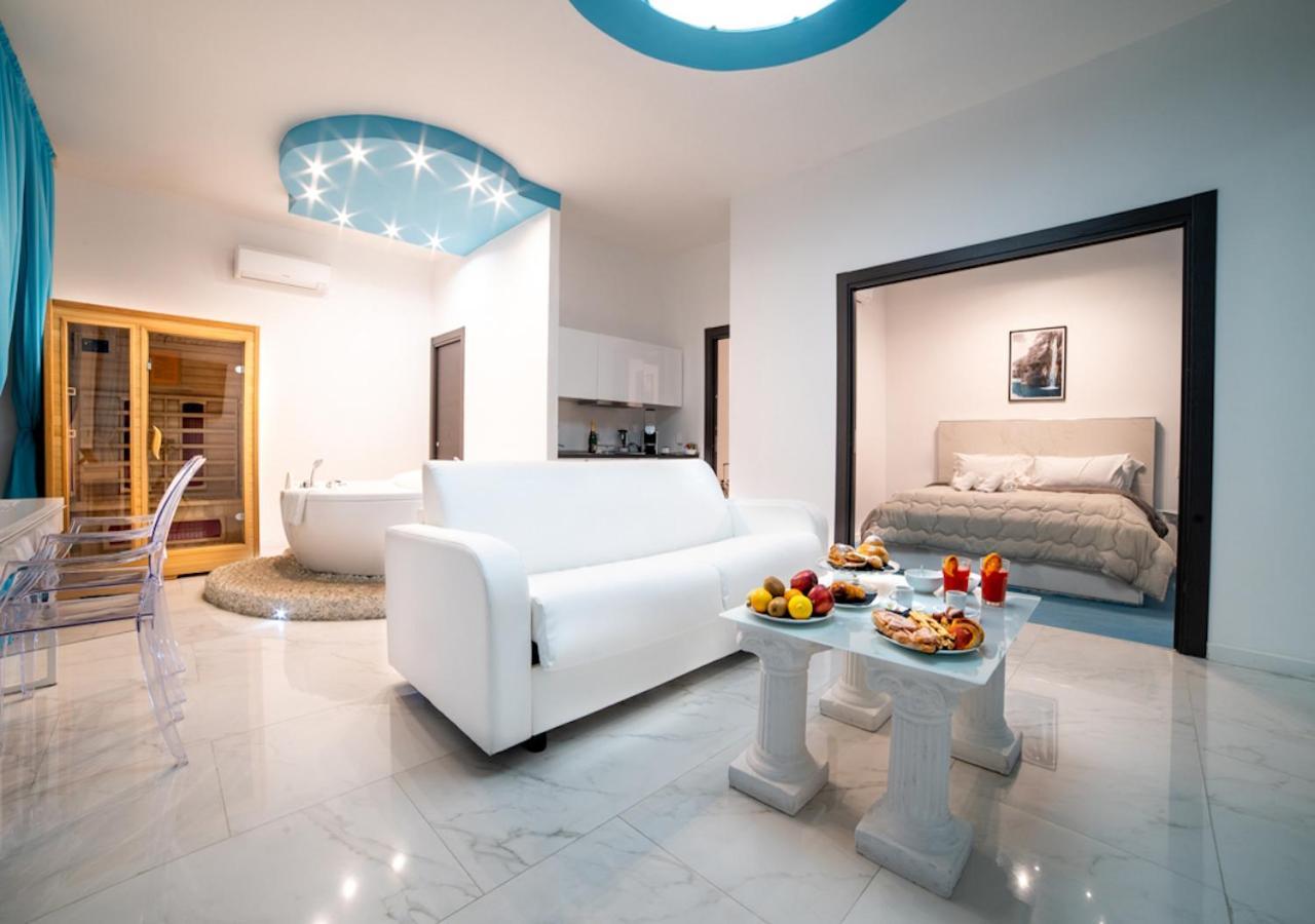 Mayfair Lifestyle Suites By Babylon Stay Napels Buitenkant foto