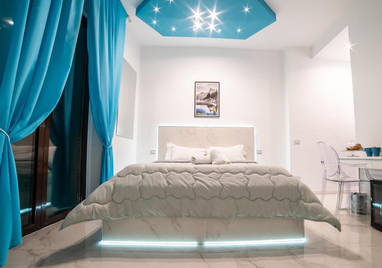 Mayfair Lifestyle Suites By Babylon Stay Napels Buitenkant foto